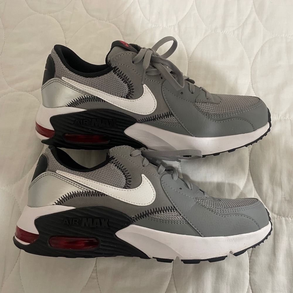 Nike Air Max Excee Mens Wolf Grey Black Red CD4165-009 Sneakers Size 8.5